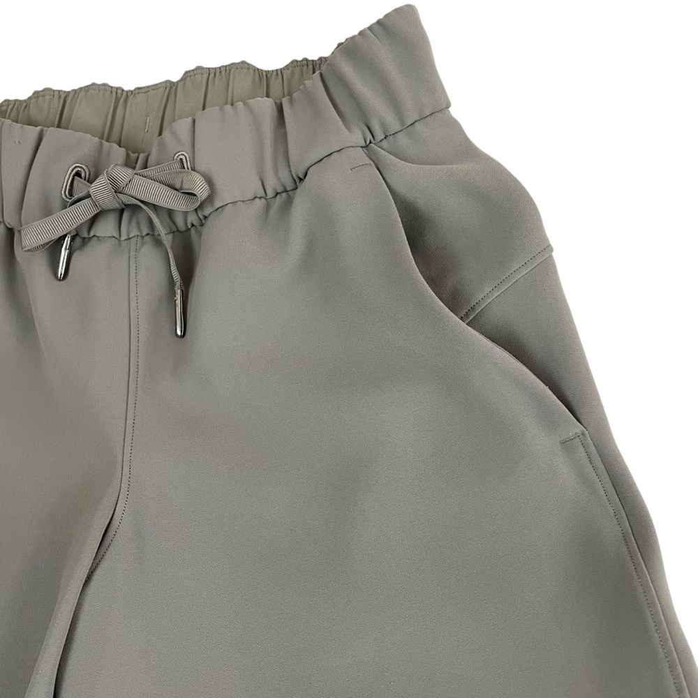 lululemon On The Fly Crop *Woven 23” Grey Sage Sz 2 - Picture 11 of 15